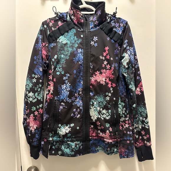 Lulu Lemon Run: Bandit Jacket in retired 2013 pattern - Picture 5 of 10